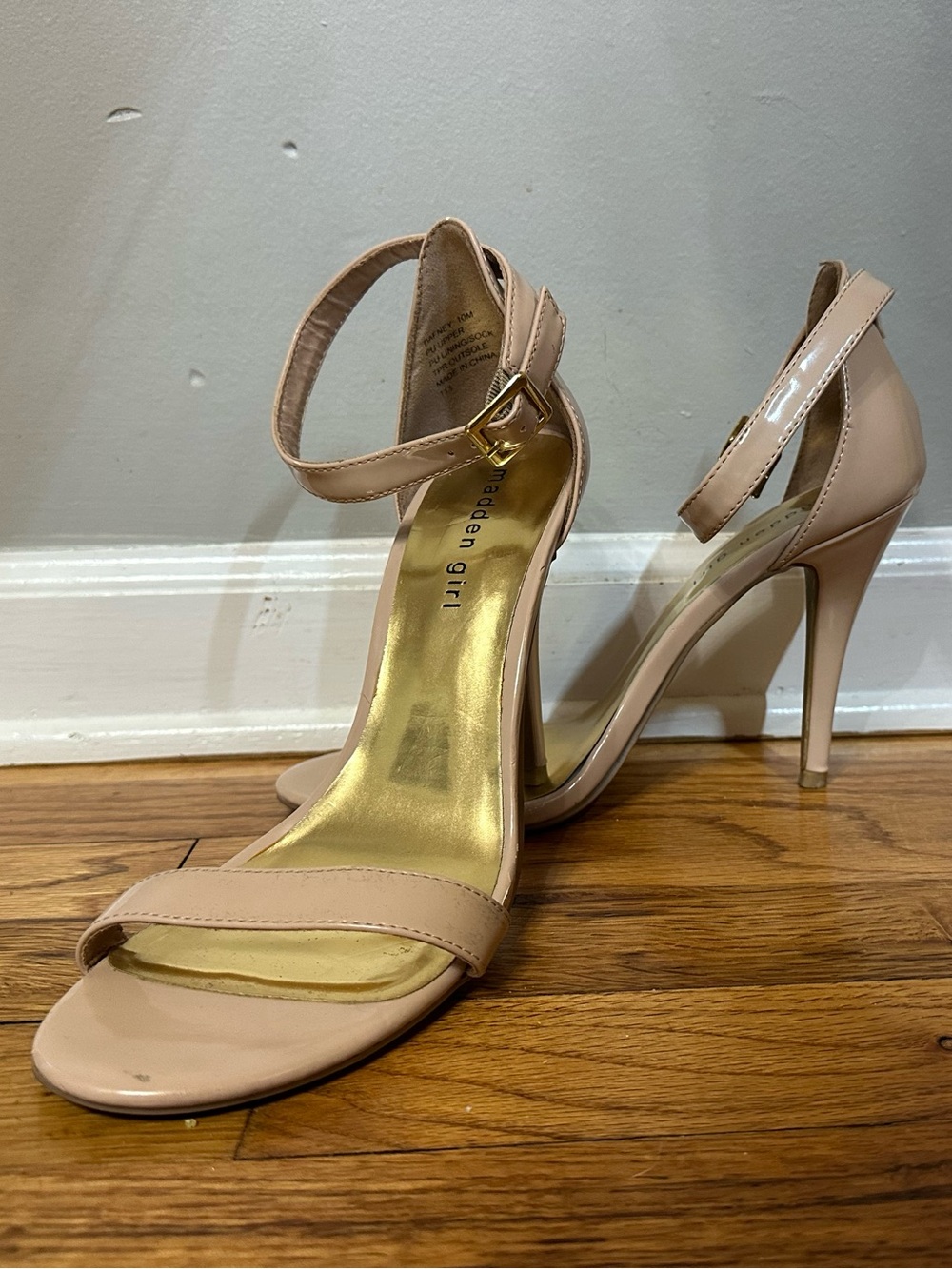 STEVE MADDEN. Dafney Heels. Patent Nude. Size 10.